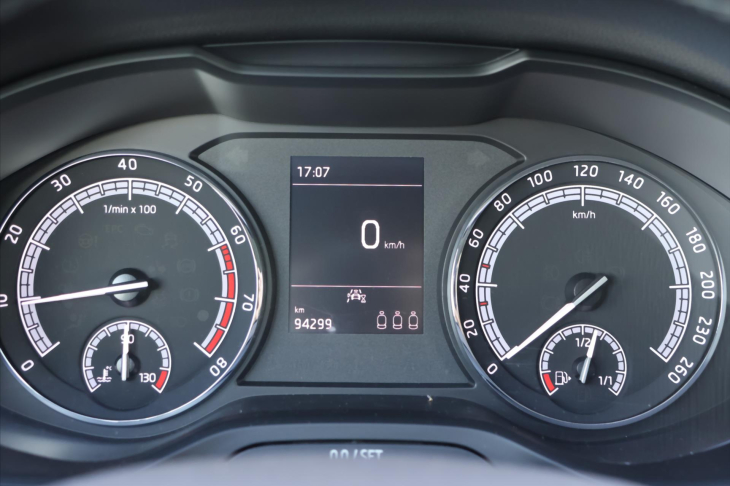 Škoda Karoq 1,0 TSI Soleil LED 1.Majitel