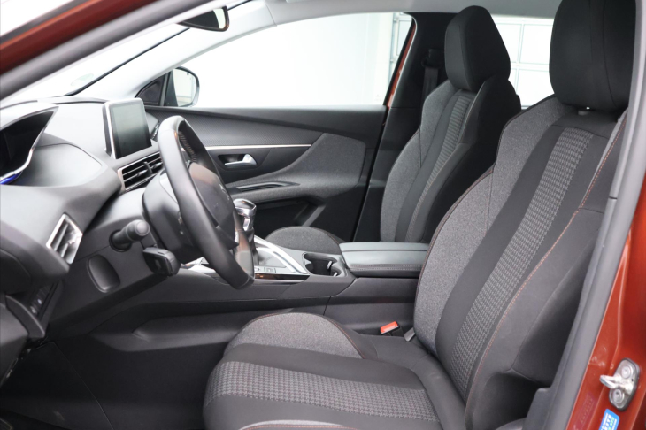Peugeot 5008 1,5 HDI 96kW 7-Míst CZ DPH