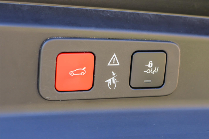 Peugeot 5008 1,5 HDI GT-line DPH 7-Míst