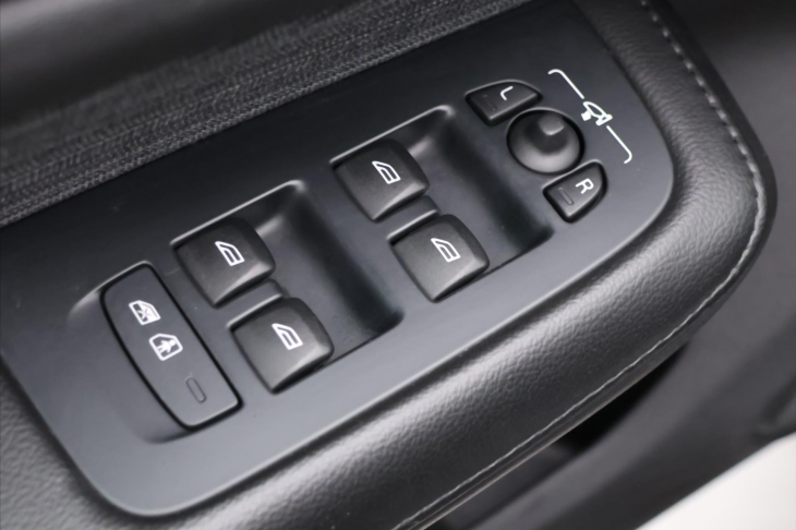 Volvo V60 2,0 B4 AWD Cross Country DPH