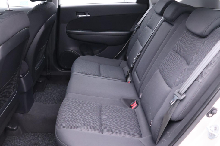 Hyundai i30 1,6 i 92kW CZ Klima STK 10/27