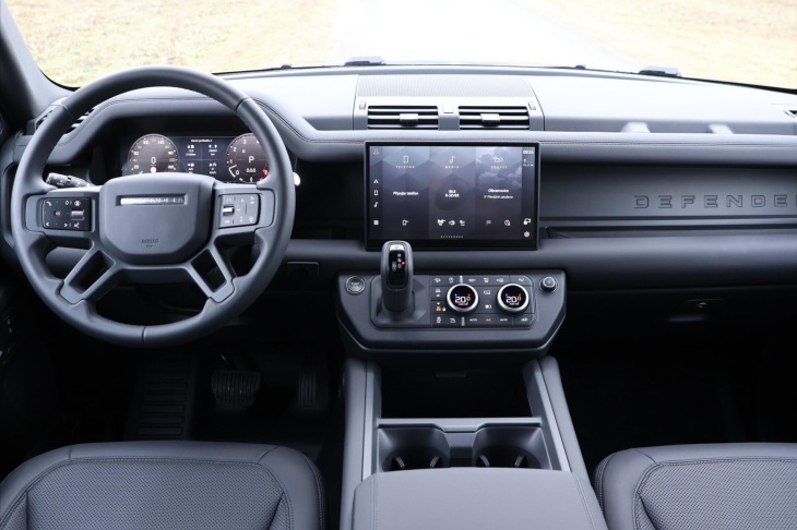 Land Rover Defender 5,0 110 P425 X-DYNAMIC CZ DPH