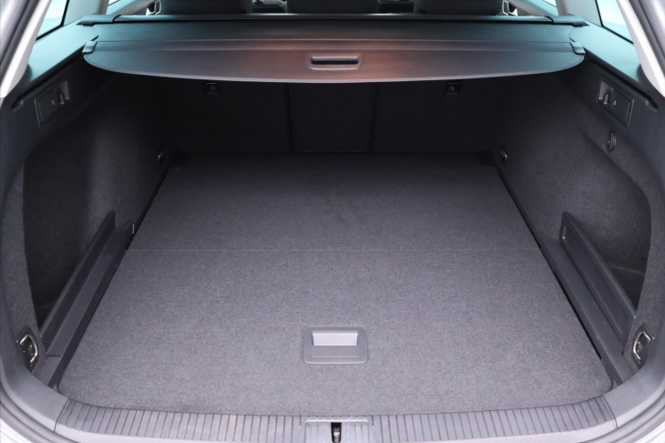 Volkswagen Passat 2,0 TDI DSG IQ Light 1.Maj DPH