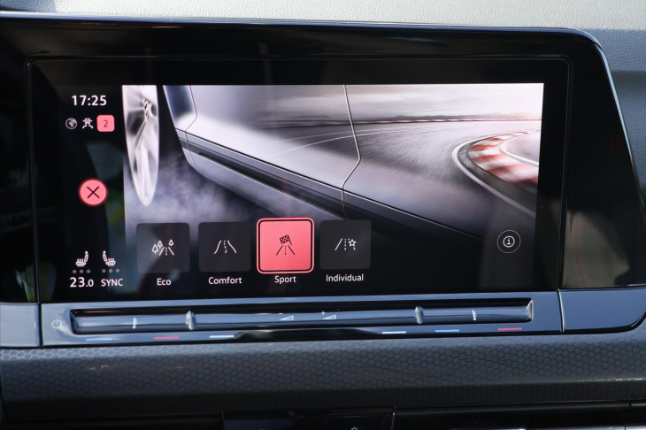 Volkswagen Golf 2,0 TSI GTI 180kW Virtual DPH