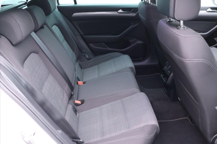 Volkswagen Passat 2,0 TDI DSG Business 1.Maj DPH