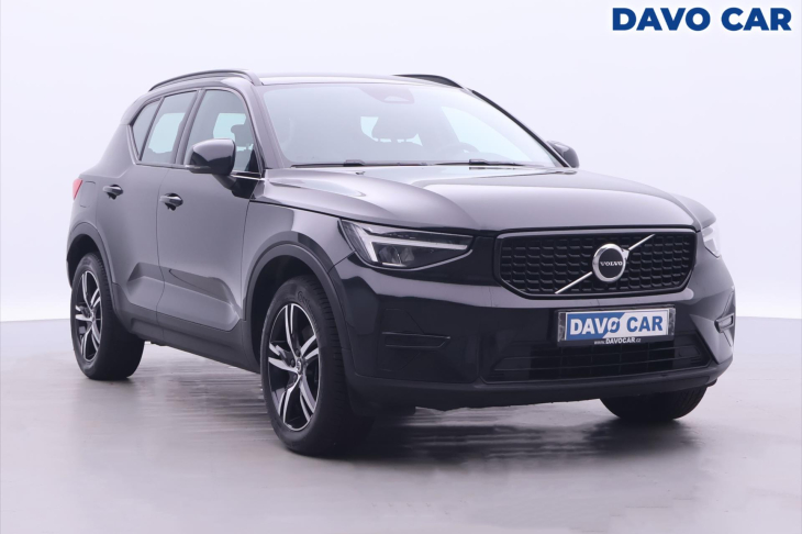 Volvo XC40 2,0 B4 145kW DCT Plus Dark CZ