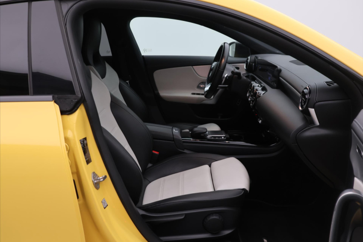 Mercedes-Benz CLA 2,0 250 165kW AMG-paket CZ
