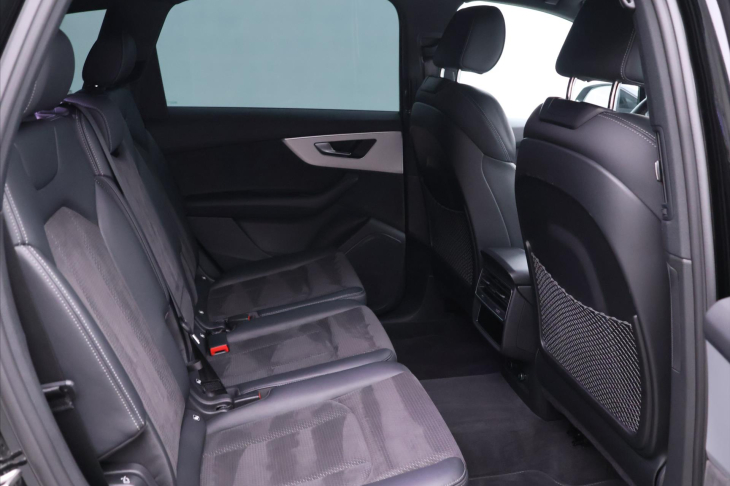 Audi Q7 3,0 TDI 210kW S-line CZ 1 Maj