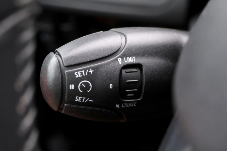 Peugeot 2008 1,2 PureTech 61kW Allure CZ