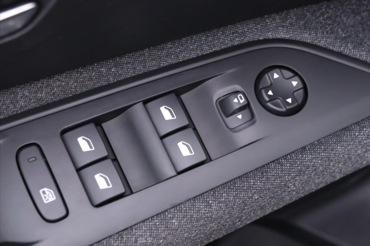 Peugeot 3008 1,2 PT 96kW Aut. CZ DPH 1.Maj.