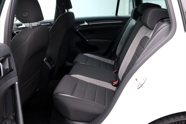 Volkswagen Golf 2,0 TSI R 221kW DSG 4M 1.Maj