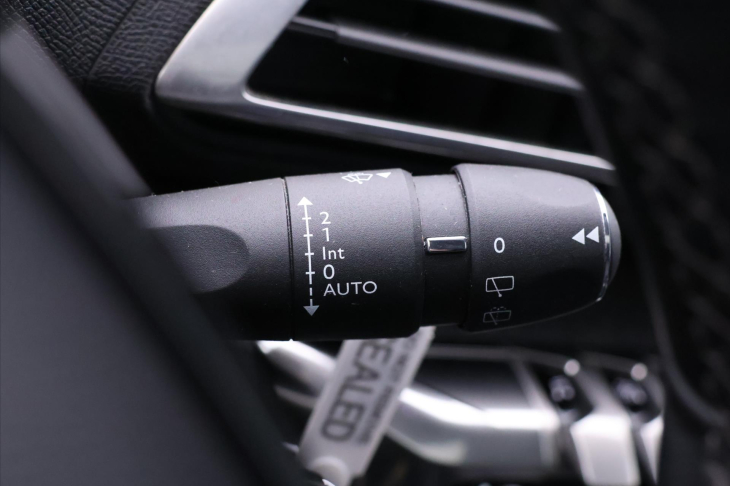 Peugeot 3008 1,2 PT 96kW Allure Pano 1.Maj