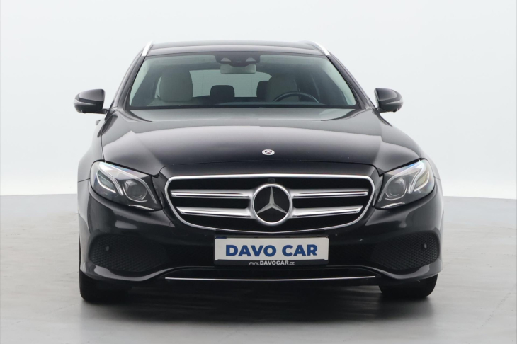 Mercedes-Benz Třídy E 2,0 300d 180kW DPH 360° Aut.