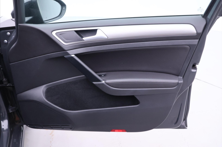 Volkswagen Golf 1,6 TDI Navi Aut.klima Kůže