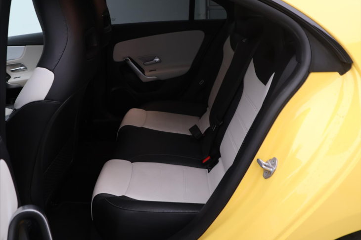 Mercedes-Benz CLA 2,0 250 165kW AMG-paket CZ