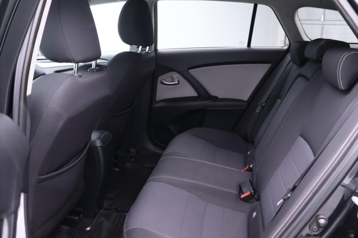 Toyota Avensis 2,0 D-4D 105kW Navi LED Tempo