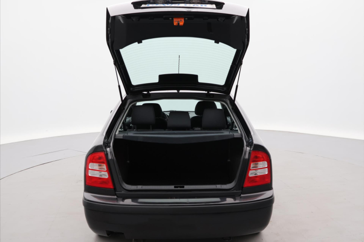 Škoda Octavia 1,6 MPI 75kW Tour Klima 2.Maj