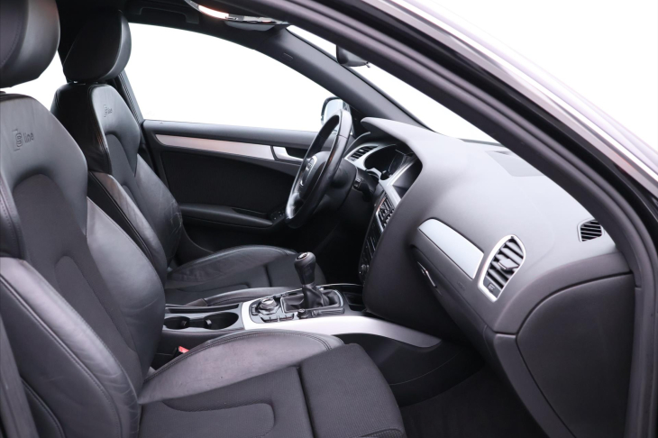 Audi A4 2,0 TDI 125kW S-Line Aut.klima