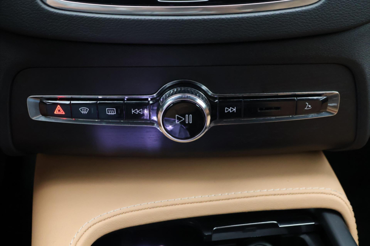 Volvo XC90 2,0 B5 173kW AWD Plus Bright CZ DPH