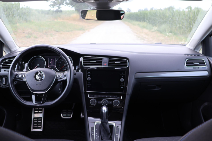 Volkswagen Golf 2.0 TDI 110kW DSG LED Join Tažné