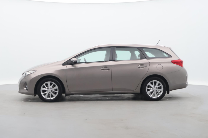 Toyota Auris 1,6 i 97kW Serv. Kniha
