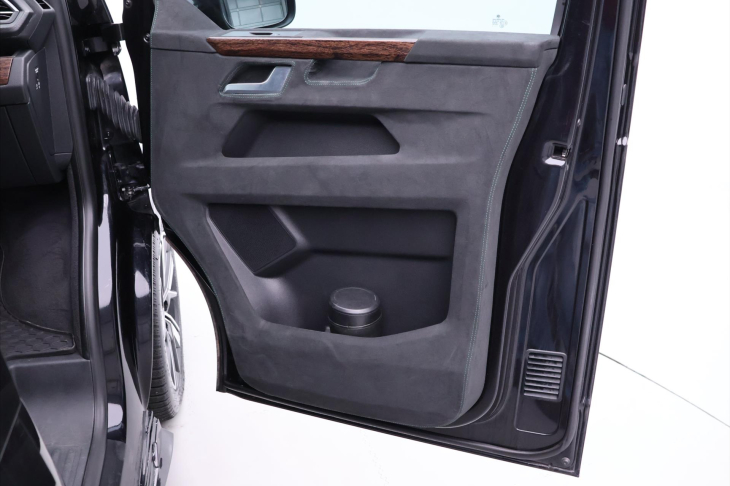 Volkswagen Multivan 2,0 TDI 146kW Highline 4MOT DSG CZ