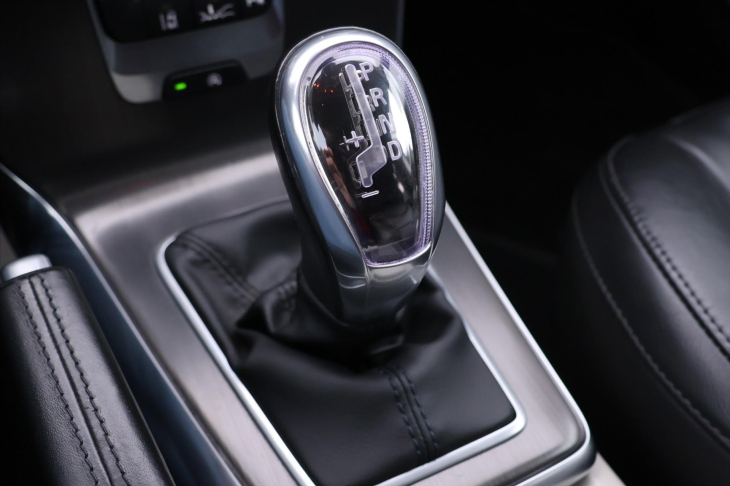 Volvo V40 2,5 T5 187kW Aut. Summum