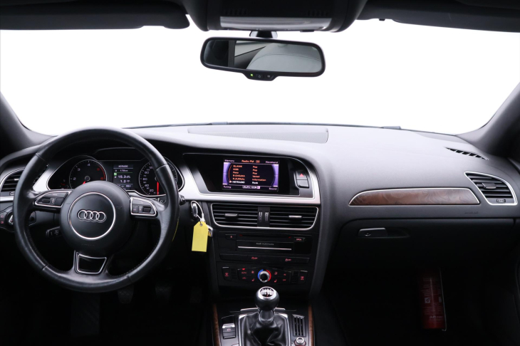 Audi A4 2,0 TDI 100kW Tažné Tempomat