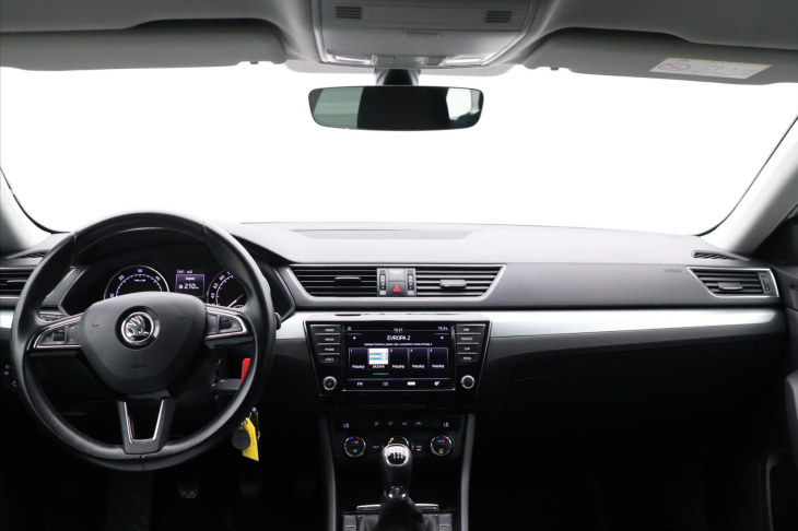 Škoda Superb 1,6 TDI Style 1.maj servis kn.