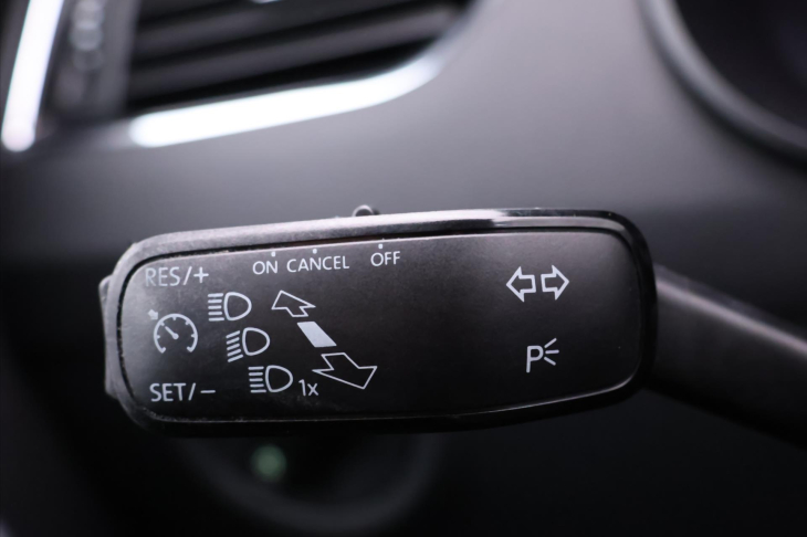 Škoda Octavia 1,6 TDI 77kW DSG Elegance CZ