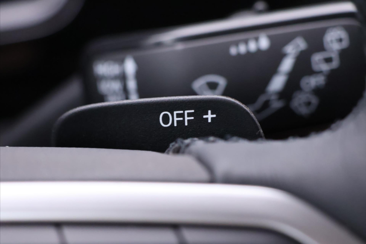 Volkswagen Touran 2,0 TDI DSG Highline 7Míst DPH