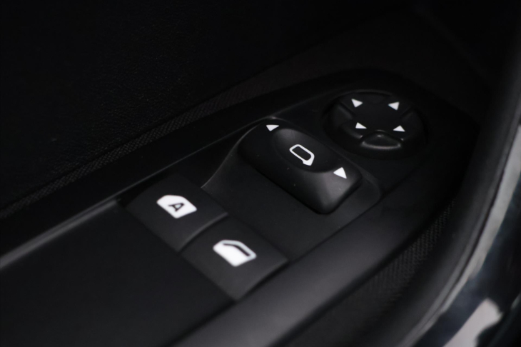 Peugeot 208 1,2 PureTech Klima CZ 1.Maj.