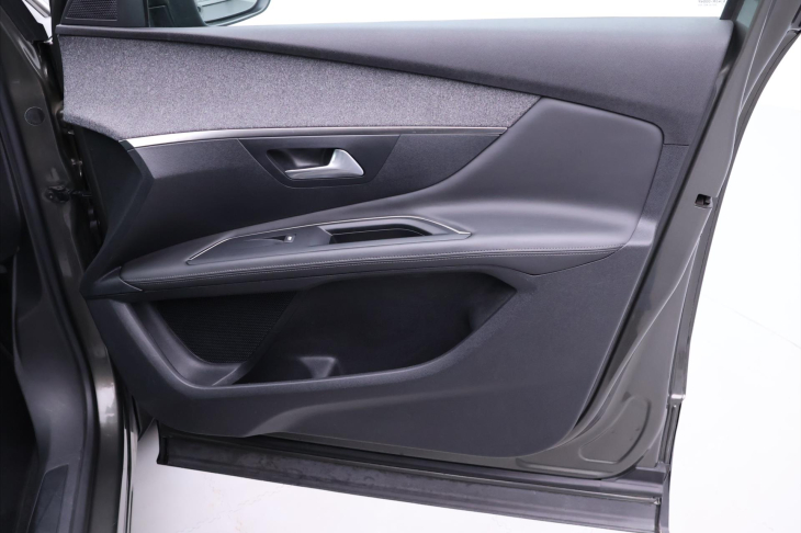 Peugeot 3008 1,2 PT 96kW Allure Navi 1.Maj