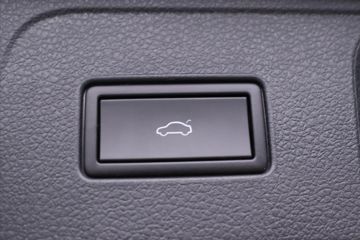 Volkswagen Passat 1,5 TSI DSG R-line Matrix DPH