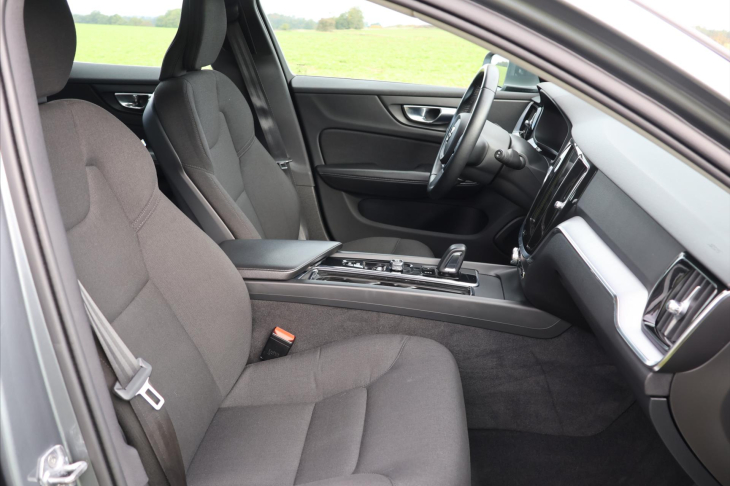 Volvo V60 2,0 D4 145kW Aut. LED Navi DPH