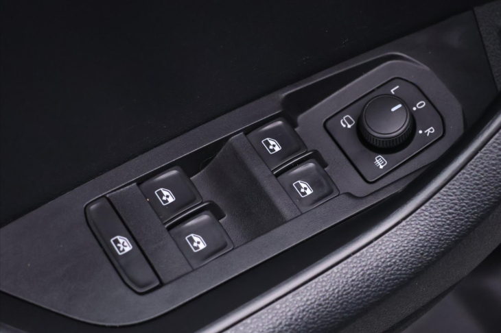 Škoda Karoq 1,0 TSI Business DPH serv.kn.