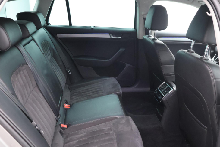 Škoda Superb 2,0 TDI 140kW 4x4 DSG Style CZ