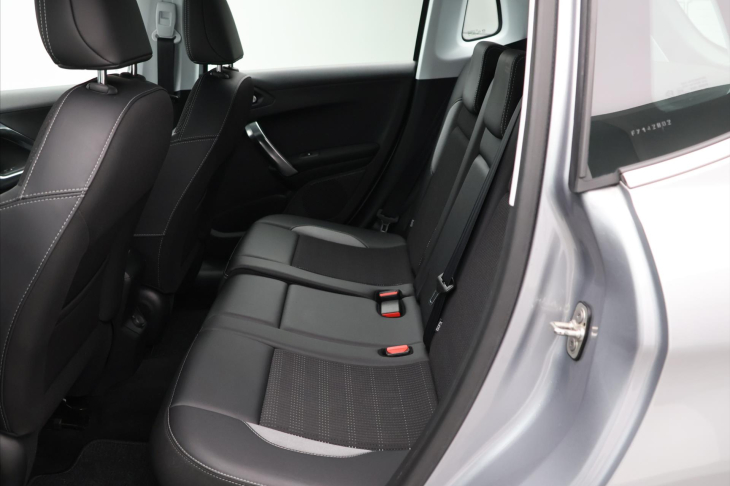 Peugeot 2008 1,2 VTi 60kW AT,Navi