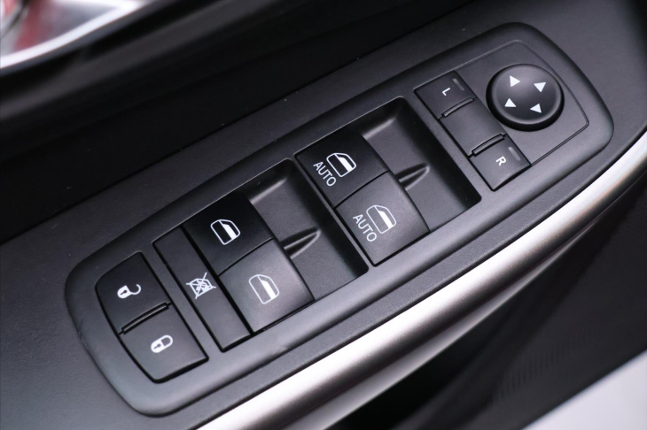 Jeep Cherokee 3,2 200kW AWD Kamera 1.Maj DPH