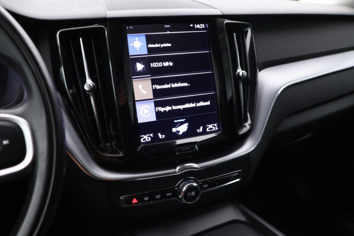 Volvo XC60 2,0 B4 145kW AWD Momentum CZ DPH