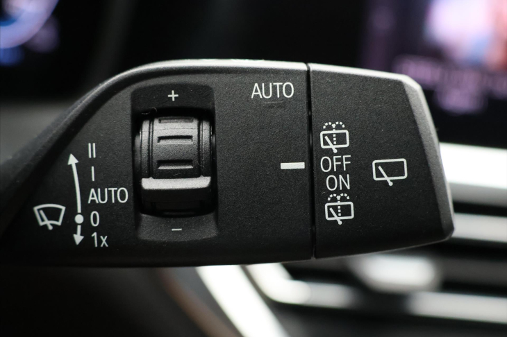BMW Řada 3 2,0 330e xDrive M-Paket Laser