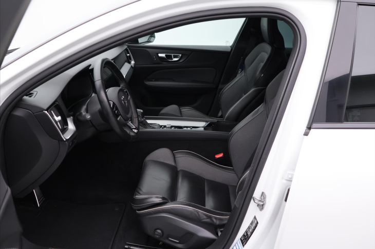 Volvo V60 2,0 T5 184kW Drive-E R-Design