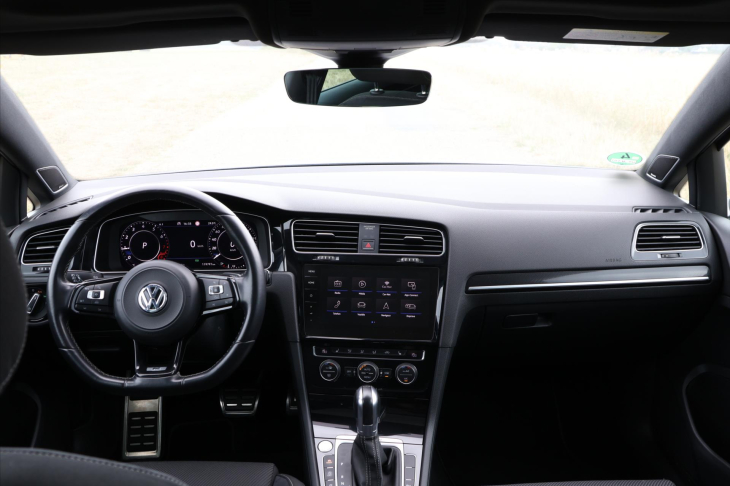 Volkswagen Golf 2,0 TSI 228kW 4M DSG Virtual R