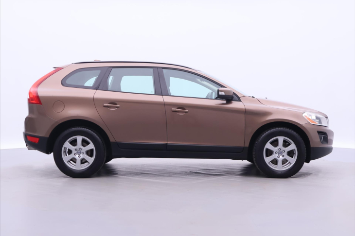 Volvo XC60 2,4 D5 151kW AWD Kinetic CZ