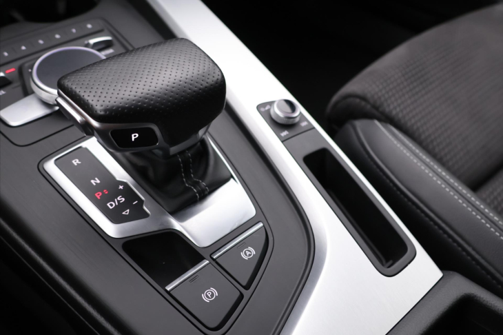 Audi A4 2,0 TDI 140 kW S-Line S-Tronic CZ