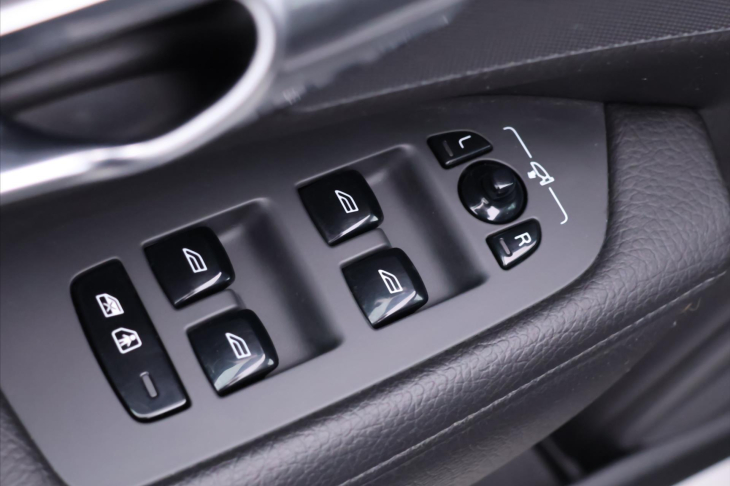 Volvo V90 2,0 D4 140kW Aut. AWD Momentum