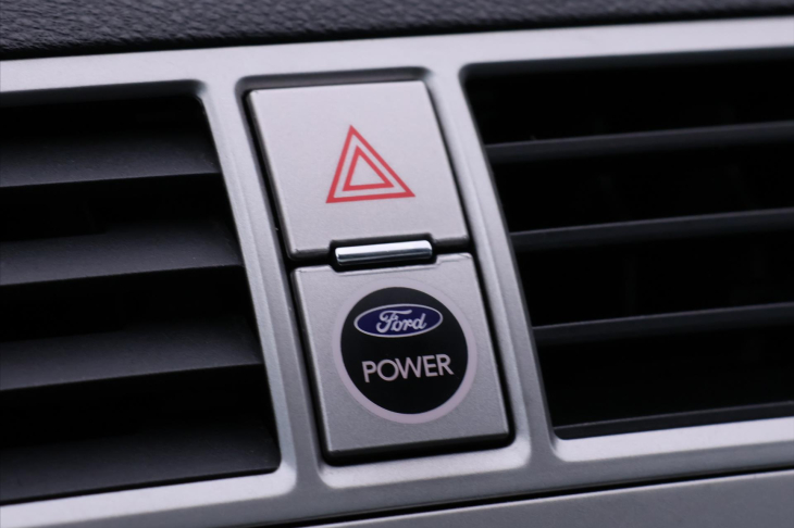 Ford Kuga 2,0 TDCi 100kW 4x4 Titanium