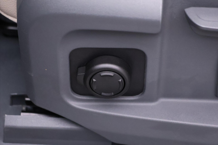 Land Rover Defender 2,0 D240 177kW Aut. AWD Tažné