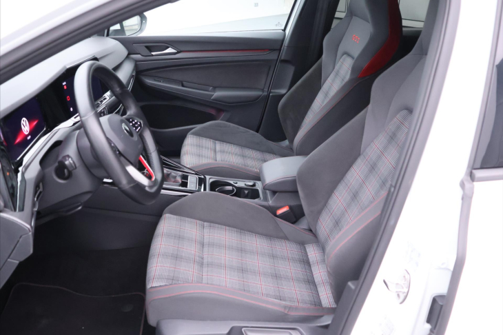 Volkswagen Golf 2,0 TSI GTI 180kW Virtual DPH