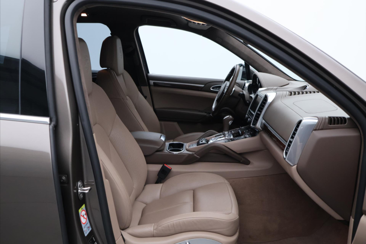 Porsche Cayenne 4.8 Turbo S 405kW DPH CZ